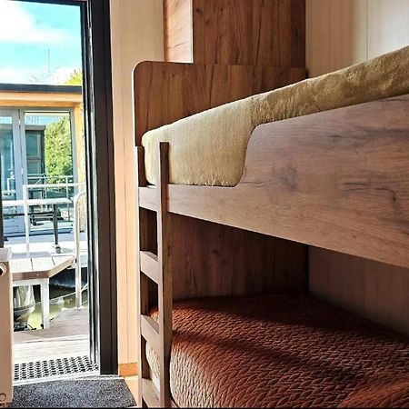 Modern, Brand New Houseboat Near Amsterdam Hotell Monnickendam Exteriör bild