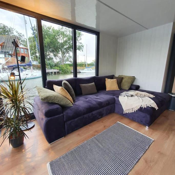 Modern, Brand New Houseboat Near Amsterdam Hotell Monnickendam Exteriör bild